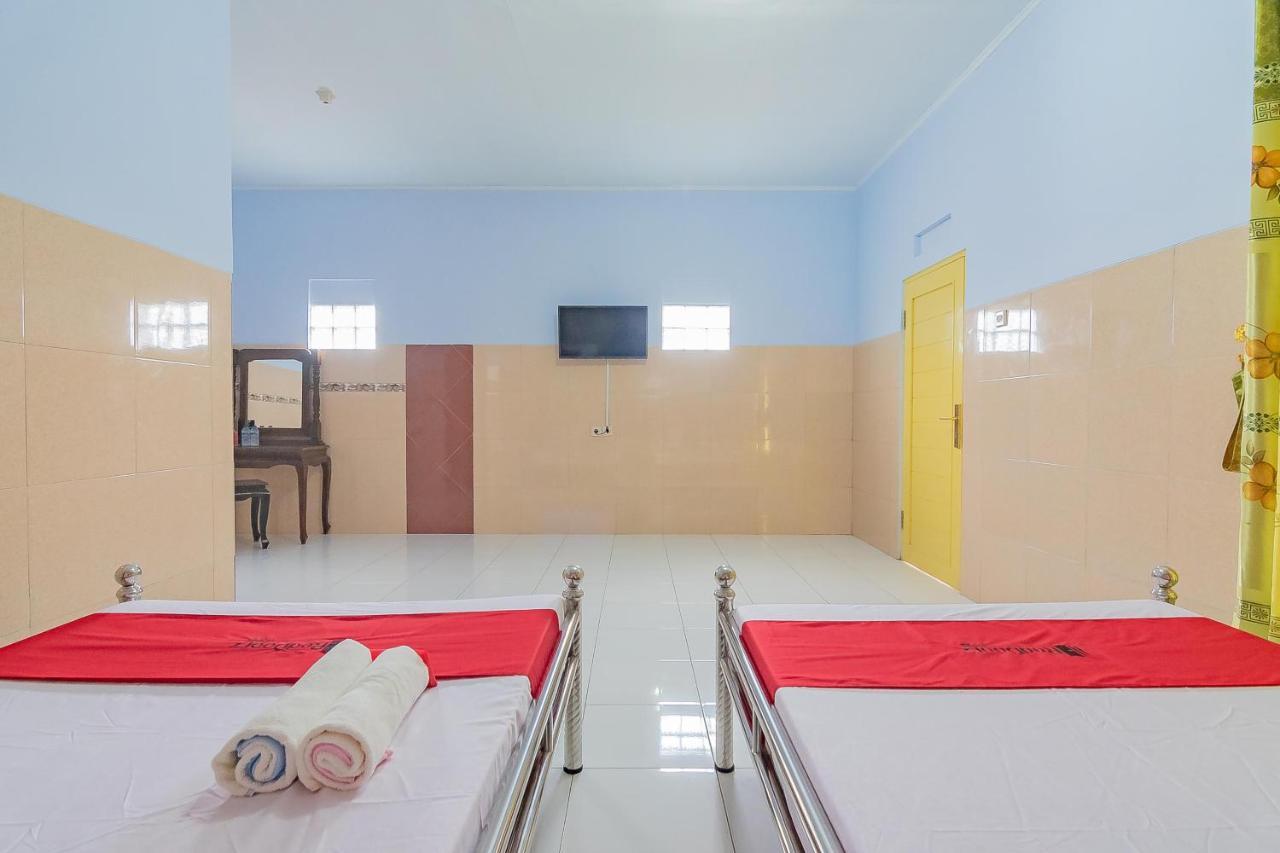 Hotel Reddoorz Syariah @ Tambak Mekar Street Subang Djalantjagak Exteriér fotografie